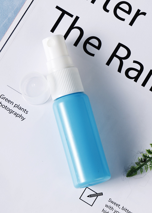 Flacone spray da 30 ml in PET blu tinta unita