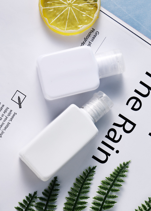 Flacone quadrato flip top in PET bianco da 60 ml